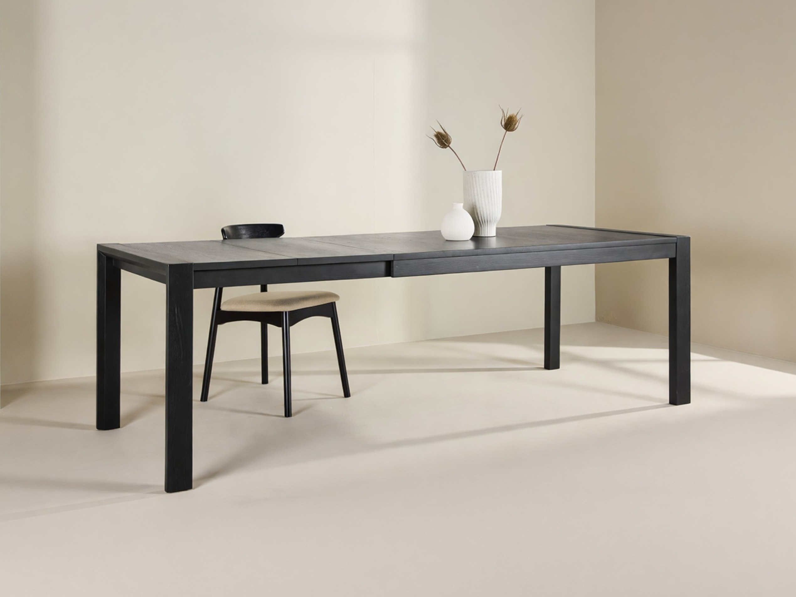 Stalas Dallas 120 (Juoda)