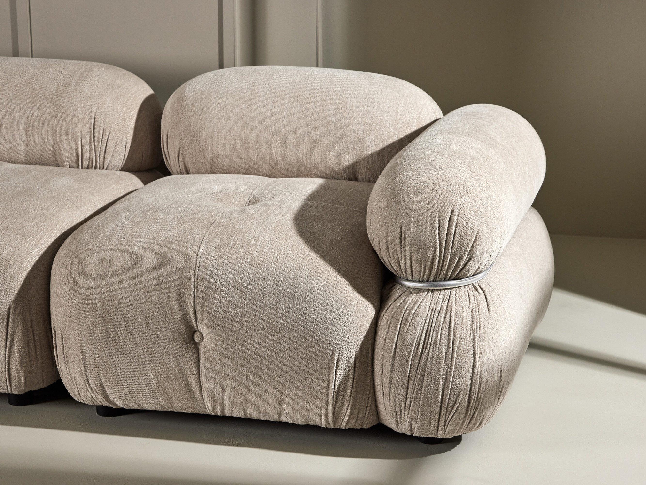 Modulinė sofa Evardale 104 (Smėlinė + Sidabrinė)