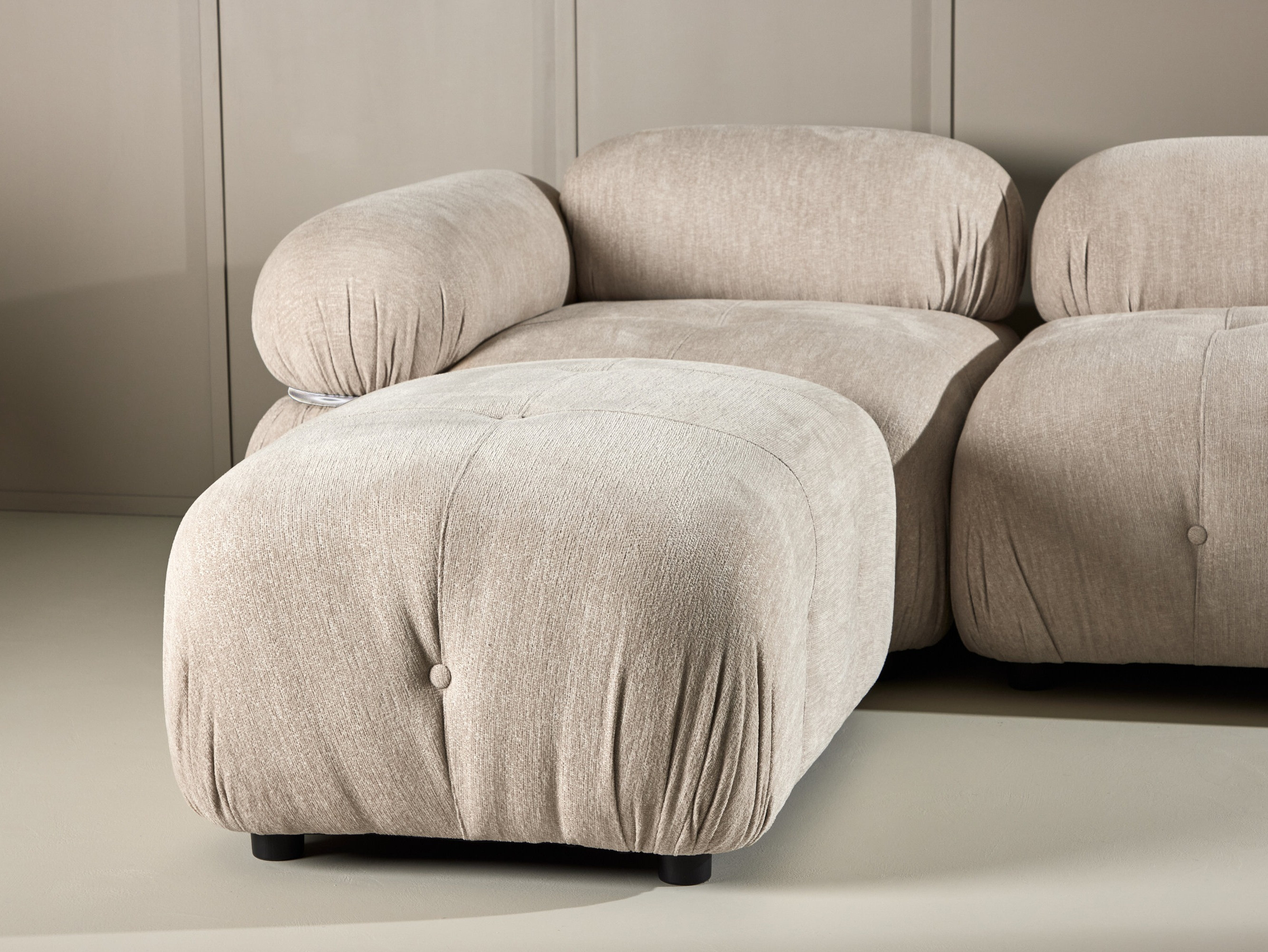 Modulinė sofa Evardale 104 (Smėlinė + Sidabrinė)