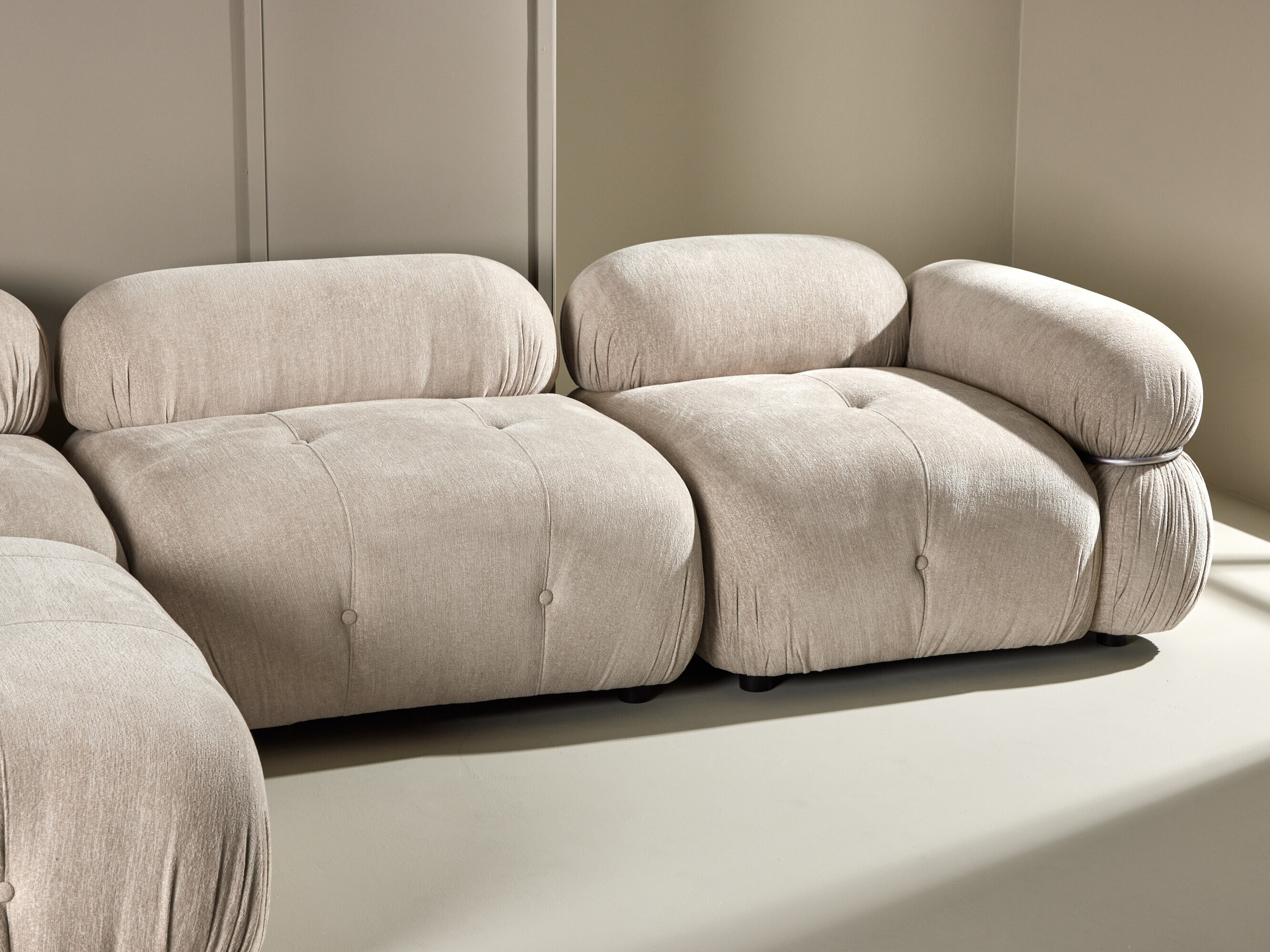 Modulinė sofa Evardale 104 (Smėlinė + Sidabrinė)