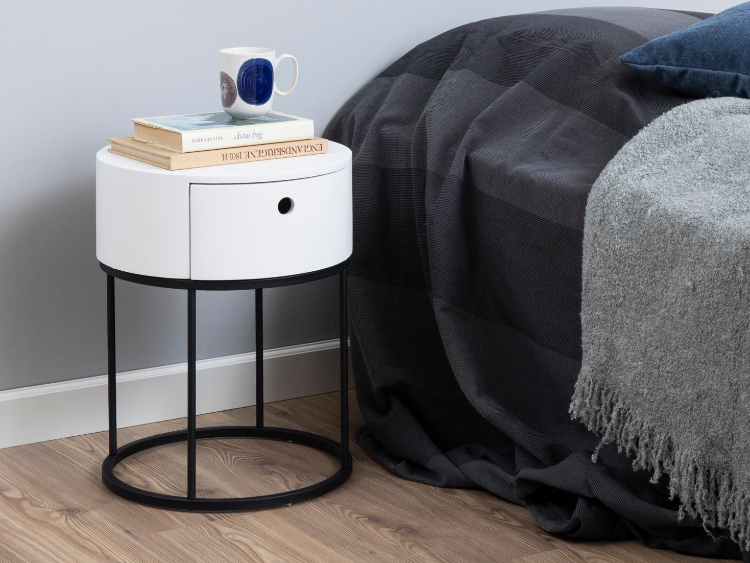 Šoninis staliukas Norsica 595 (Balta + Juoda)