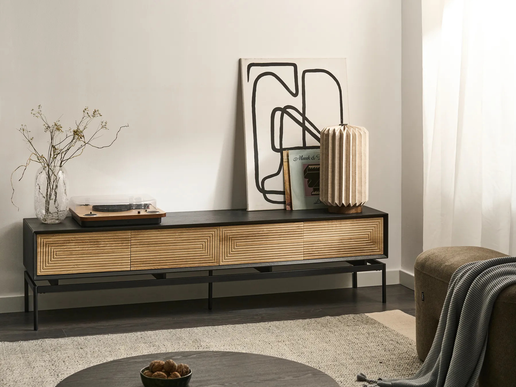 TV staliukas Berwyn 3272