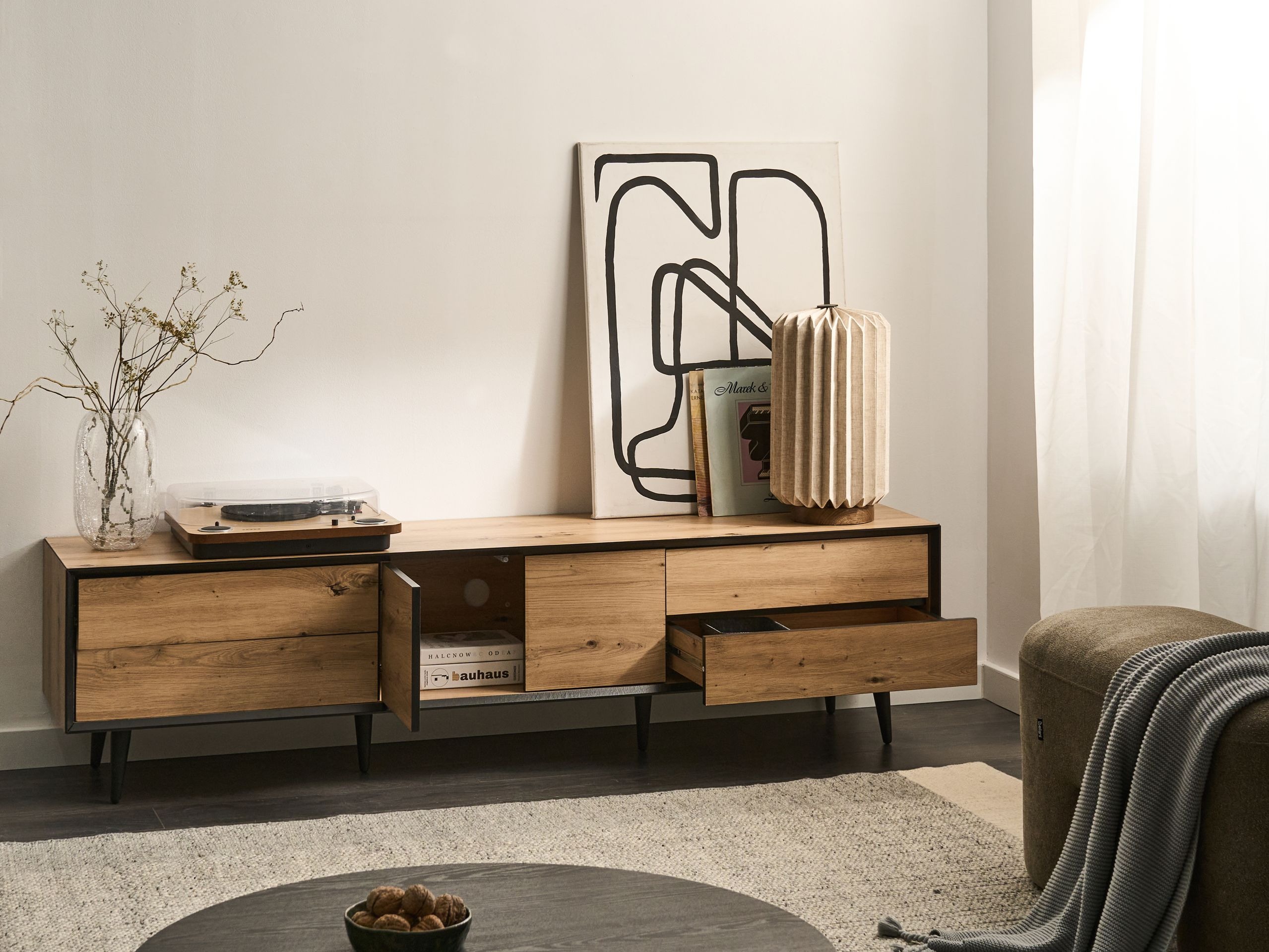 TV staliukas Berwyn 3273