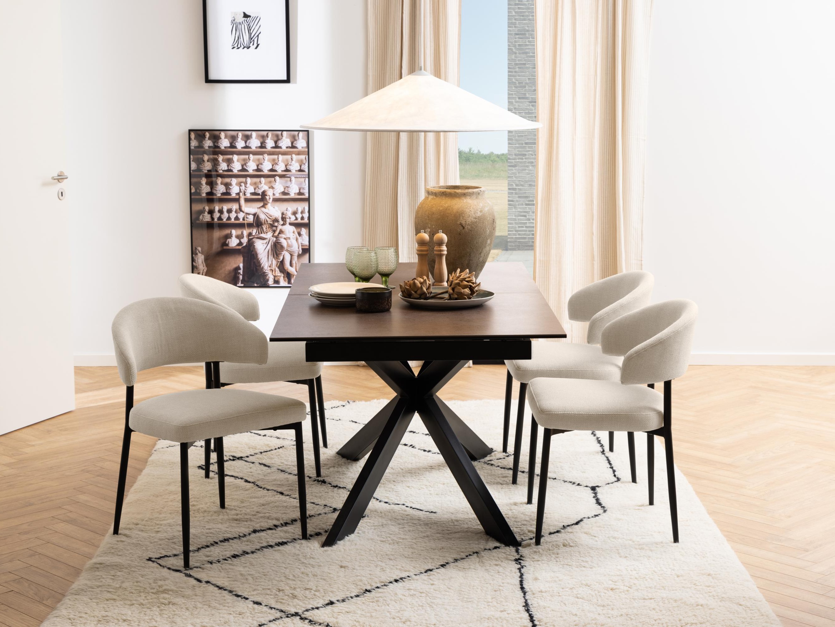 Stalas Norsica 685 (Juoda + Ruda)