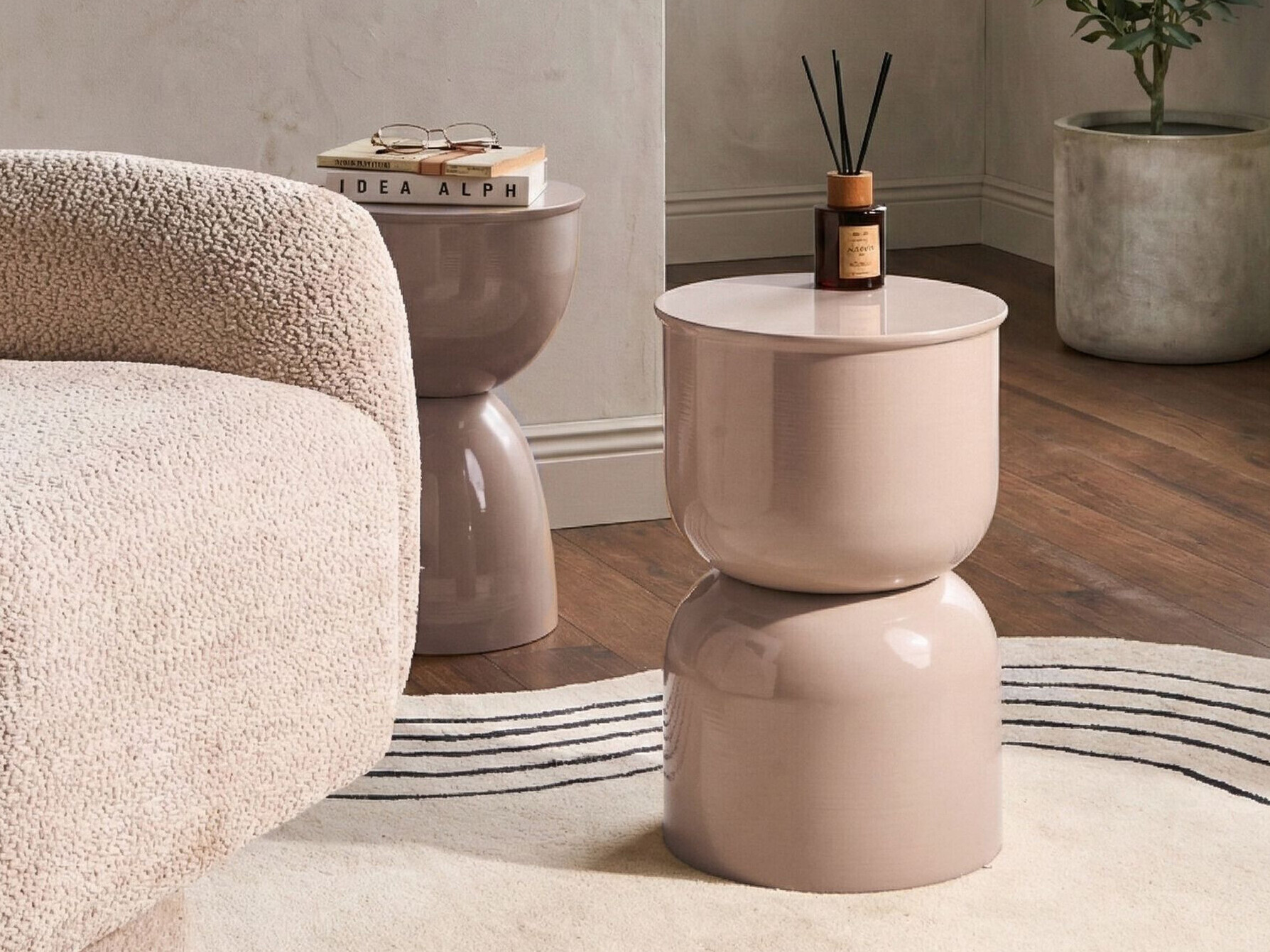 Šoninis staliukas Berwyn 3291 (Šviesi smėlinė)