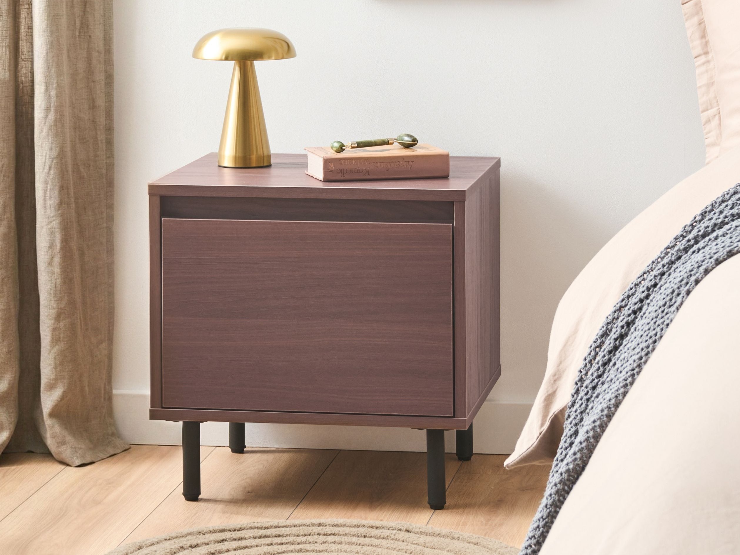 Naktinis staliukas Berwyn 3309 (Tamsus medis)