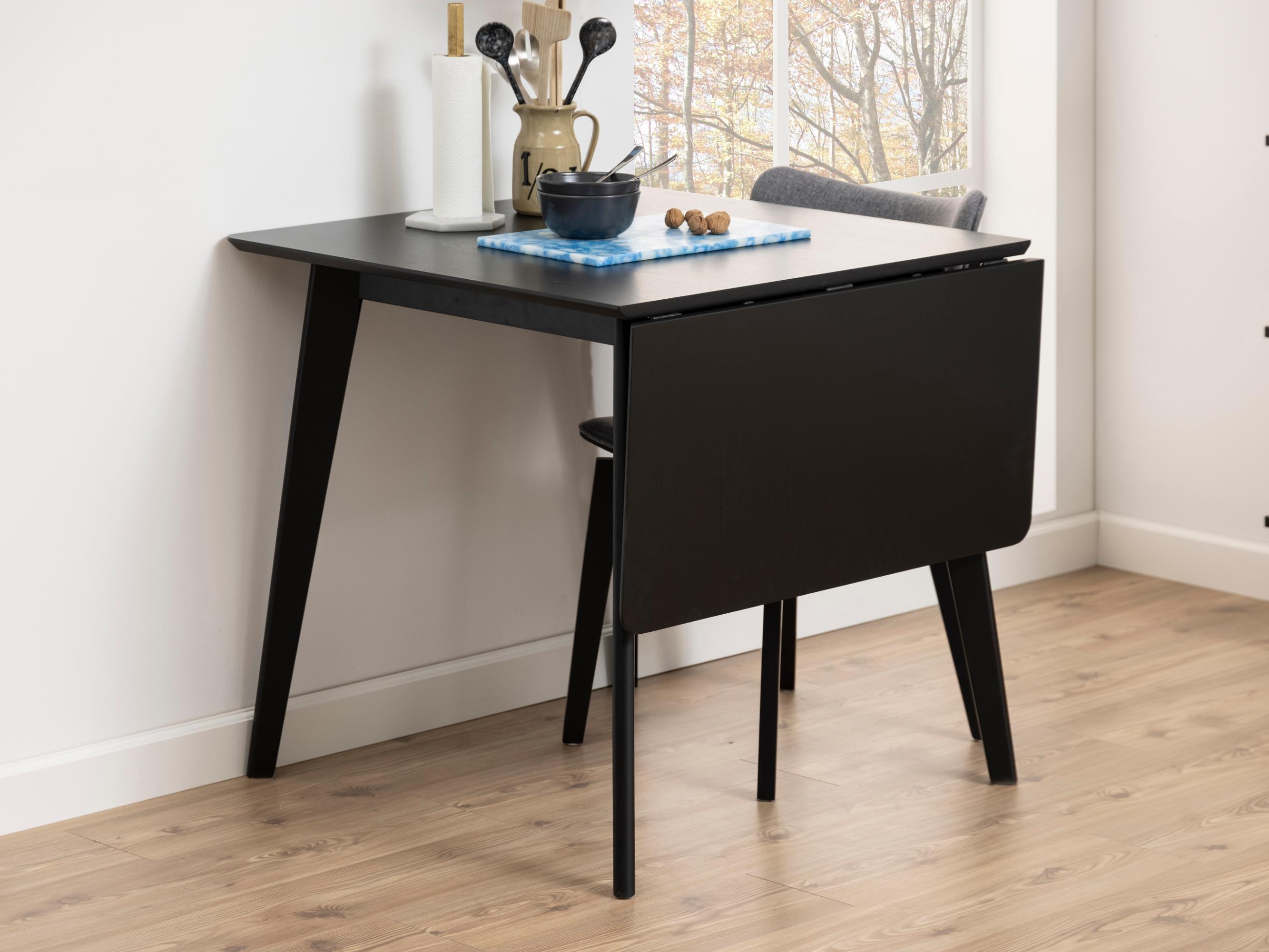 Stalas Norsica 484 (Juoda)